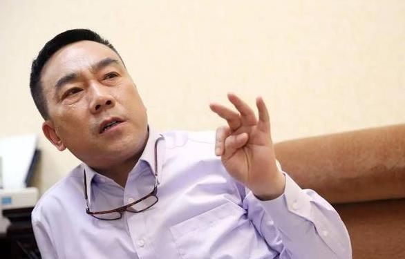  「巴掌」相声界最牛的人！郭德纲被他扇巴掌反赔笑脸，住3千平豪宅富得流油