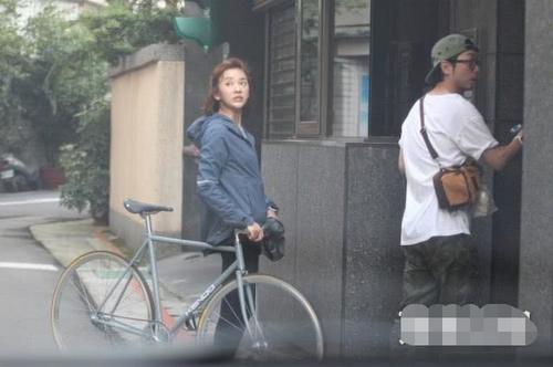 陈意涵被曝已怀孕三个月，好友亲身证实，经纪人遮掩只称在休息中