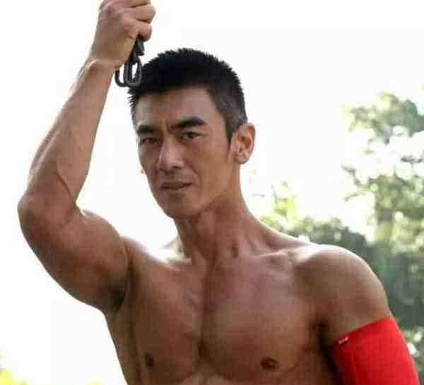 『上线』《狙击手》“狗头老高”任天野再度上线，网友：高中队回来了