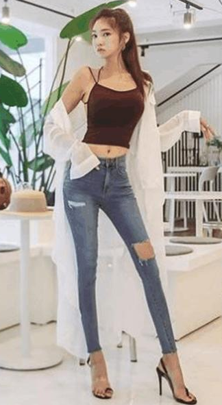 街拍: 高跟搭配牛仔, 热裤大长腿, 别让你女朋友看见了！