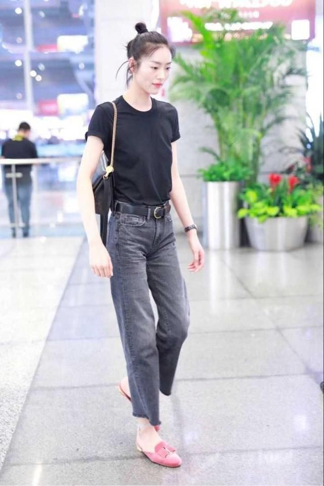 机场穿搭就服刘雯，什么衣服穿在她身上就立马提升好几个档次！