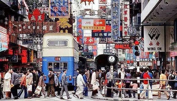 曾经比班尼路还火，成立6年就上市!如今亏损千万，打折都没人要!