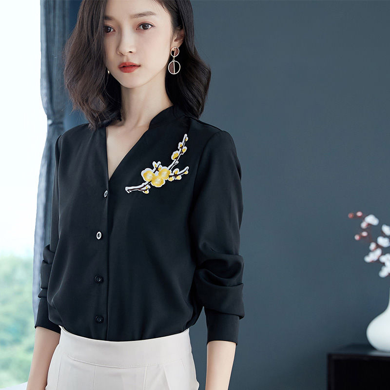 越来越多女人不穿裙子了，看看下面的秋衫，穿上变成时髦小女人