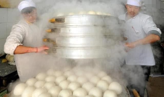 前有高考试卷“被调包”的闹剧，后有造谣：馒头“全是卫生纸”