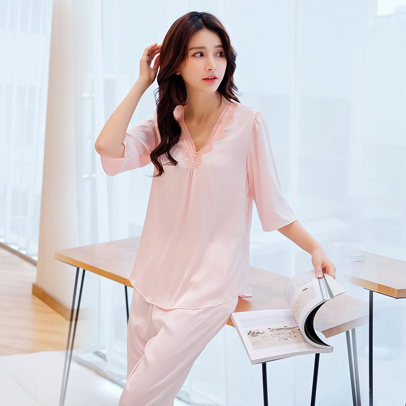 39年来头一次放飞自己，穿上“撩人”睡裙，一举一动都美得醉人