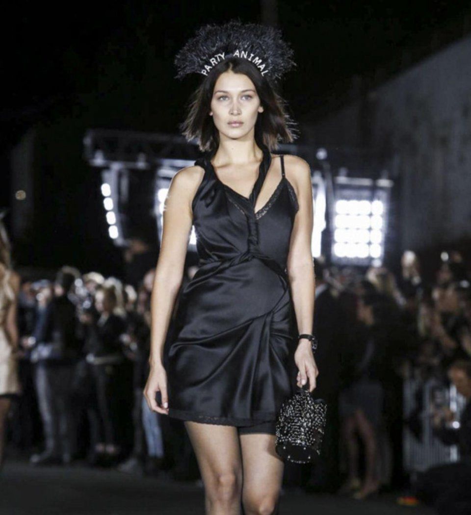 风格迥异的秦岚、娜扎和倪妮撞衫了，赢的居然是她