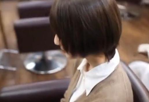 圆脸女生头发造型修剪后，发型师自己迷的神魂颠倒！