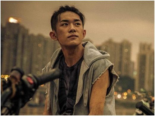 易烊千玺送粉丝口红