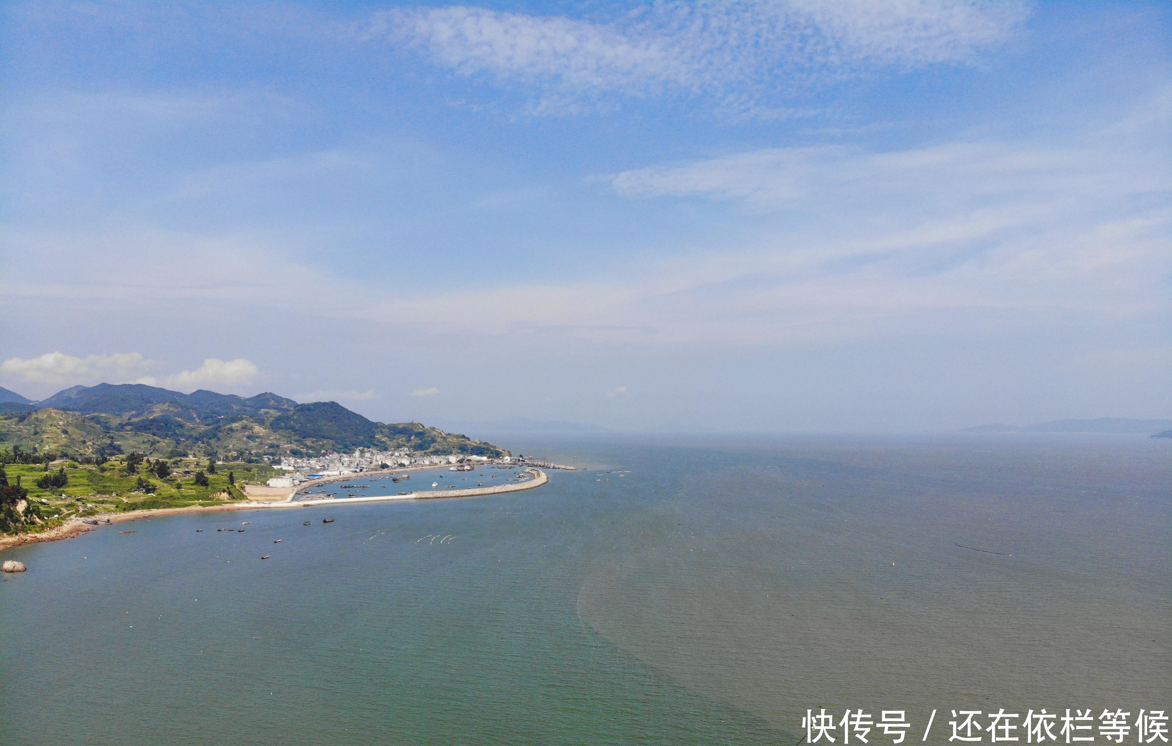 福建最美沙滩之一，因交通不便游客较少，被誉为“闽东的北戴河”