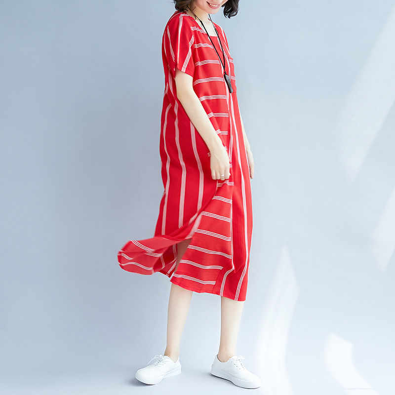 还穿什么T恤啊，太土了!18年新款连衣裙都在这，聚会穿贼有面