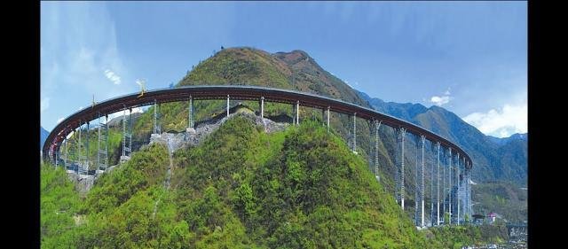 这一工程拥有四项世界第一，高差超700米，就坐落在我国四川