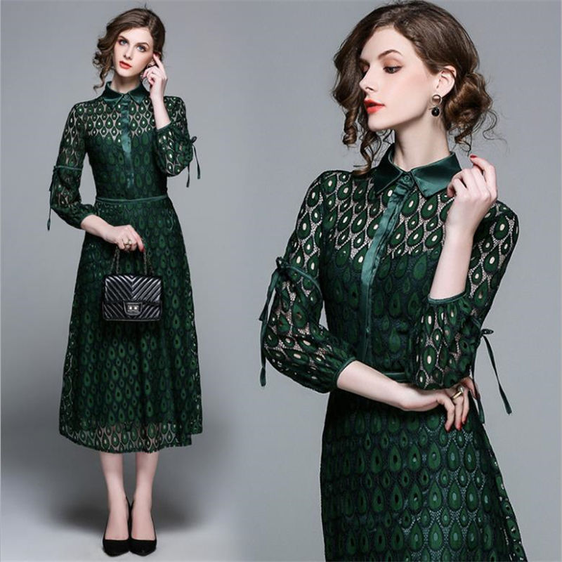 53岁老婆穿这“孔雀绿”秋裙,高贵轻盈巧减龄,没人敢喊:大妈