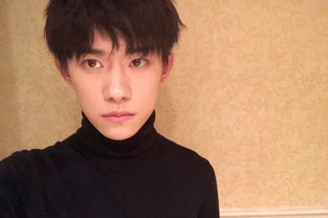 30岁的助理说，和17岁的四字弟弟谈恋爱，绝对不是姐弟恋