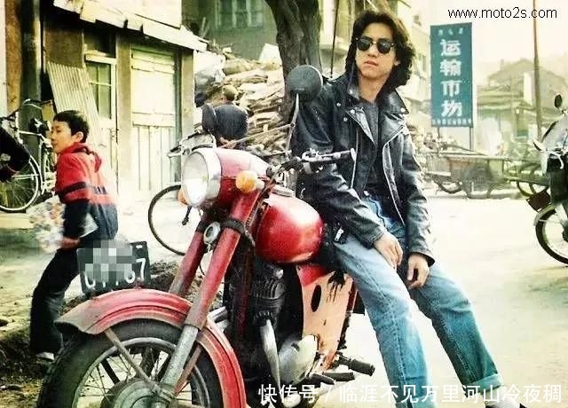  『北京』530块钱一双的片懒儿, 在北京一宿卖了20万双！您过去穿的多少钱？