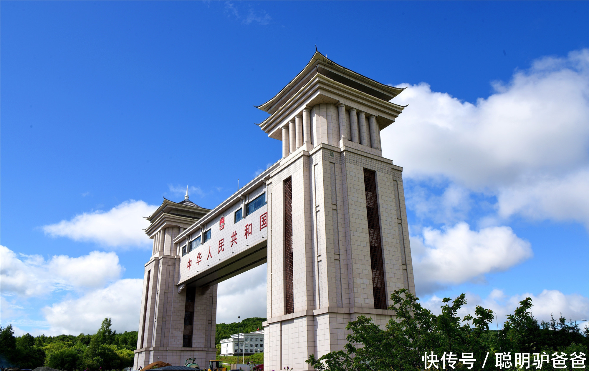 2018重大事件丨中国最大国门景区落成,葫芦里