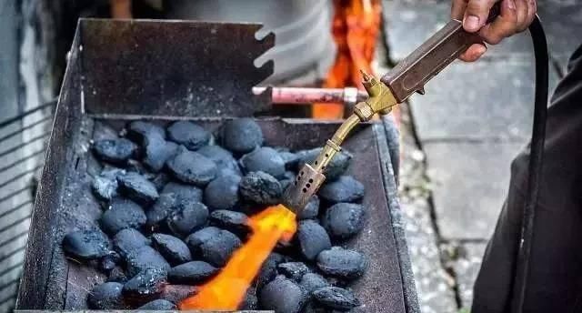  们农民：农民三问：一问粮价低二问烧荒错哪，三问清洁煤好哪，