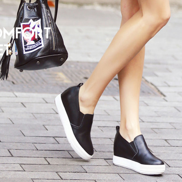 我就奇怪了，为什么女人都喜欢出小白鞋，看完才明白了