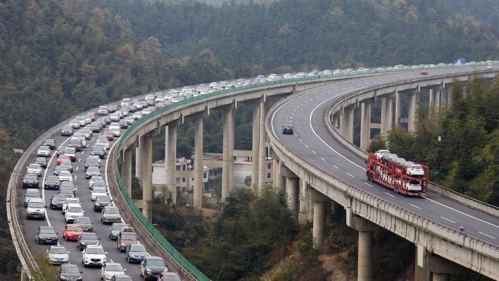 高速应急车道换胎扣12分？记好这3招，交警不仅不罚，还帮着换！