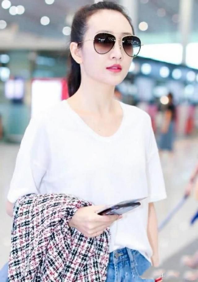 林心如一身搭配73万，被王欧比下去？二个细节却暴露了真相！