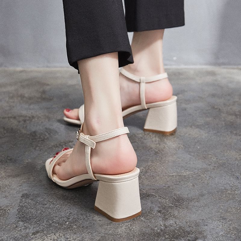 当下最受欢迎的凉鞋，尽显优雅女人味