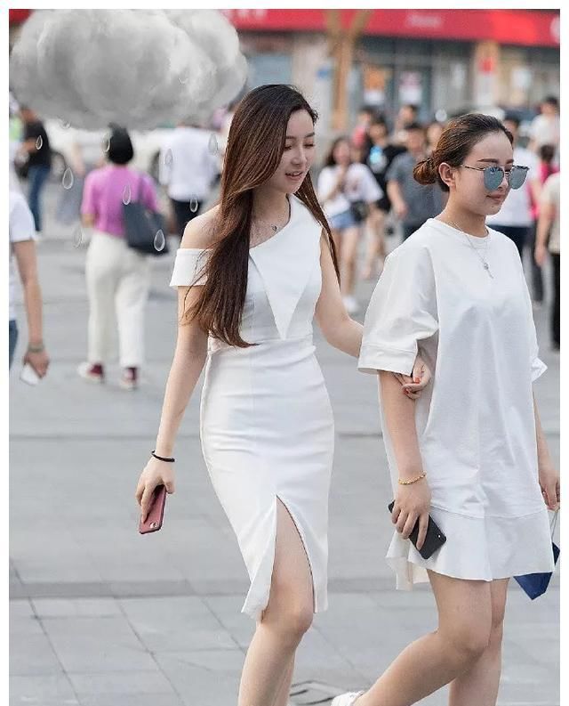 「身上穿着一」一双粉红色的尖头高跟鞋让她显得年轻又靓丽,看上去特别唯美