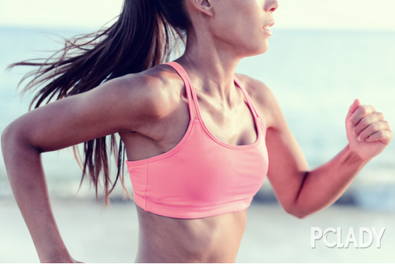 活力满满的热情夏日,如何实力pick吊带裙和比基尼?