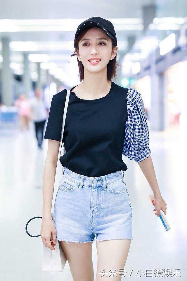 佟丽娅简直了！穿牛仔短裤都崩得那么紧 网友：就这么大胆？