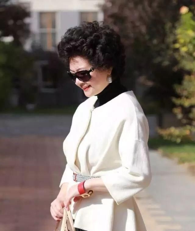  『女人』女人怎么穿搭才会显得,优雅女人味十足?