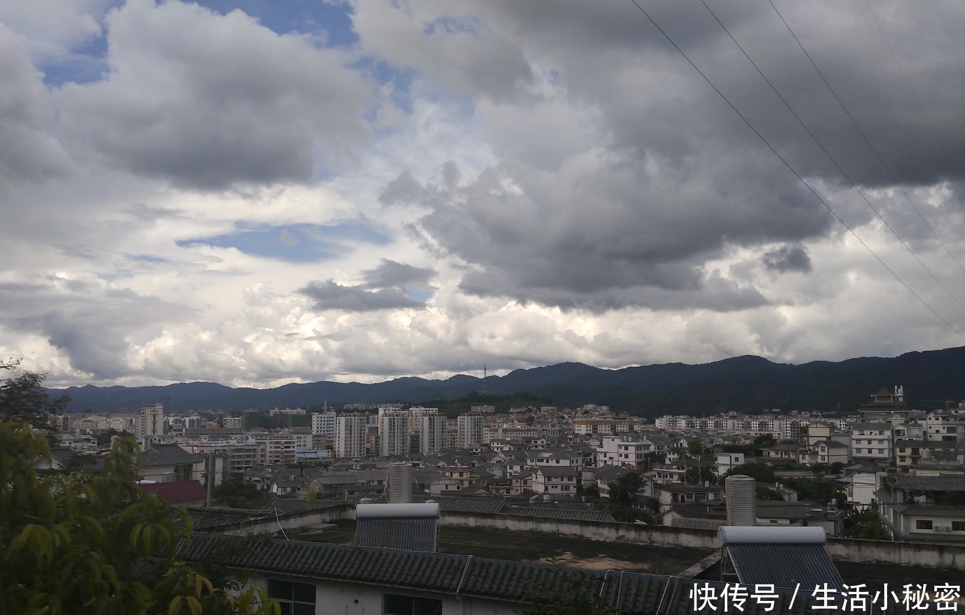 云南面积第一大城市，相当于2个昆明，人口近300万却至今未通火车