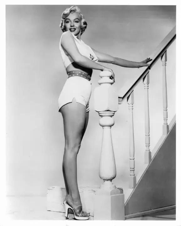 穿高跟鞋可有大风险!不如穿这双好看，时髦，又不累~