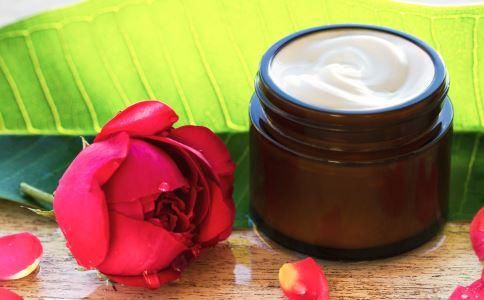 鱼尾纹让女性显得老气 7个方法搞定它