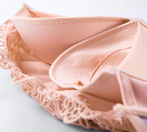 去了趟香港，看到新鲜出炉的文胸，那个柔软，那个舒服，难以忘怀