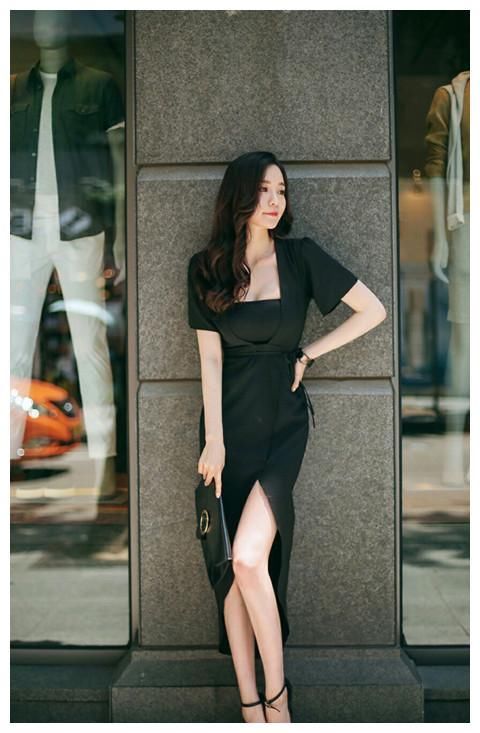 图一颜值堪比明星迪丽热巴的美女，身材竟还能与柳岩相媲美!