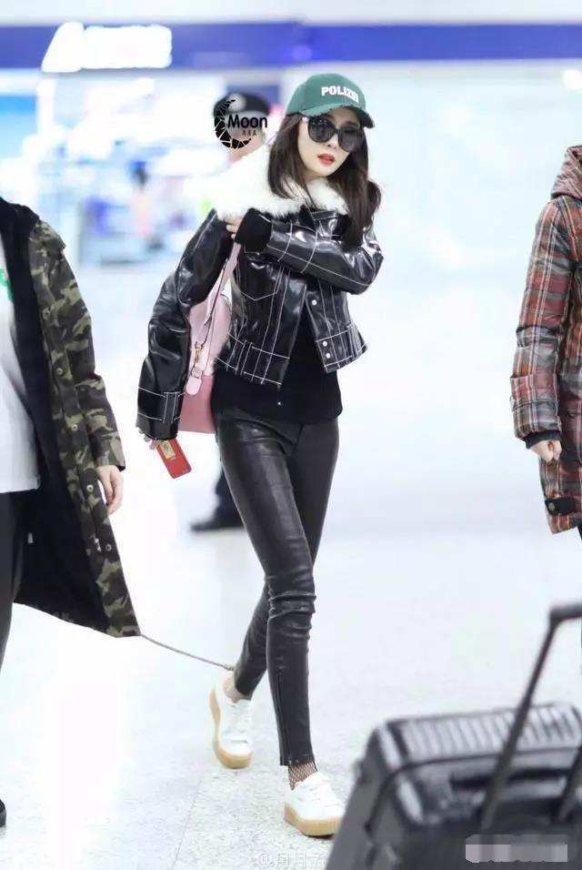 张韶涵把皮裤穿出了刘雯般的高级感, 邓紫棋换上渔网裤效果也神奇