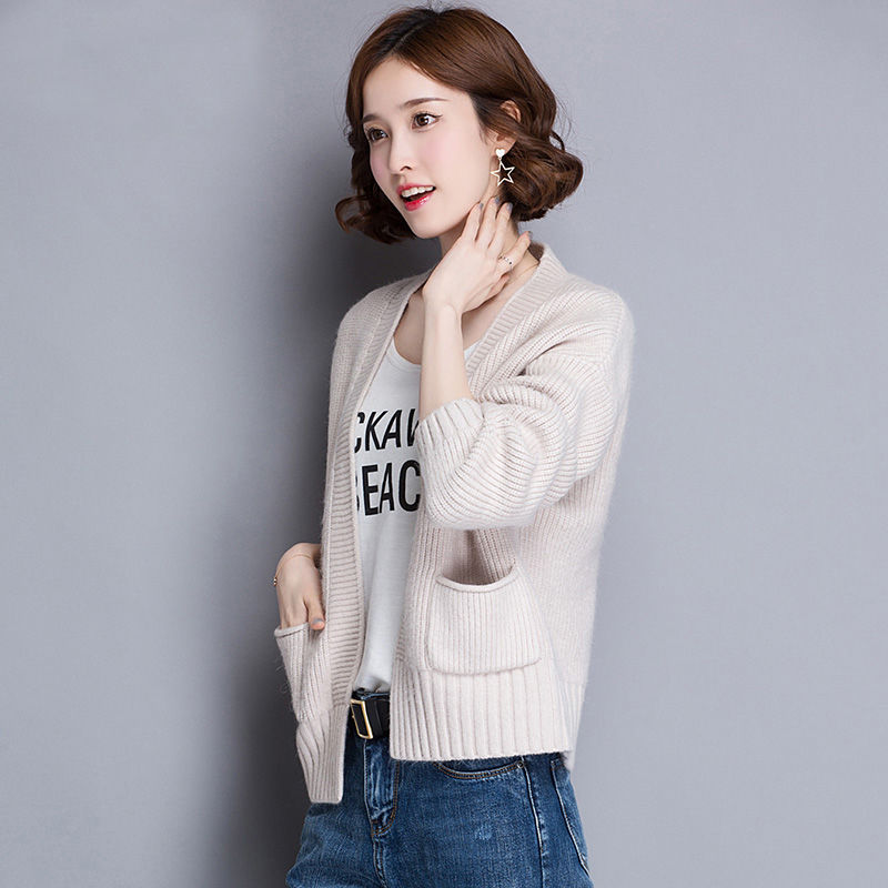 国庆旅游，老婆不穿裙子也那么美，只因穿的秋衣太漂亮，真美醉了