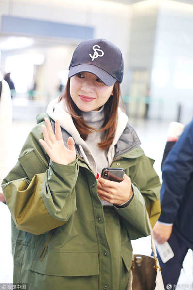 董洁穿百褶裙太少女 大长腿纤细看不出38岁