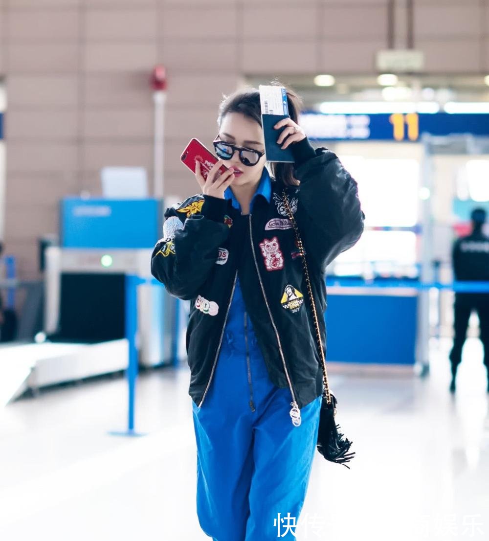 冉莹颖还真是时髦! 穿连体工装大秀好身材, 网友: 邹市明好幸福!