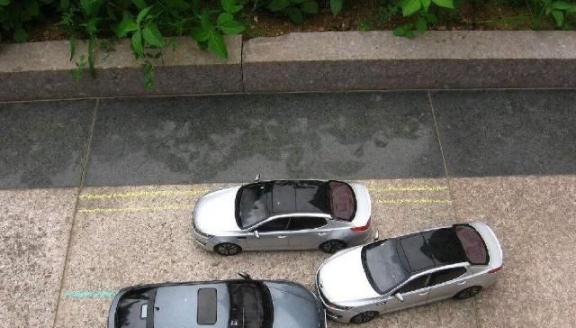  #车尾#老司机：超车看车头，会车看车尾，新手司机要记住