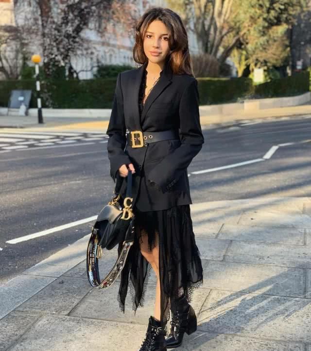  『从来不』乌克兰亿万富豪干金，相貌妖艳穿衣风格又高，从来不炫耀却喜爱炫穿衣搭配