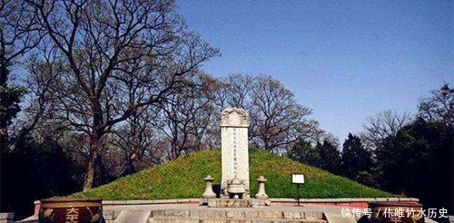  『发现』以廉洁著称的包拯，当考古专家看到他墓葬内景后，表示很扎心