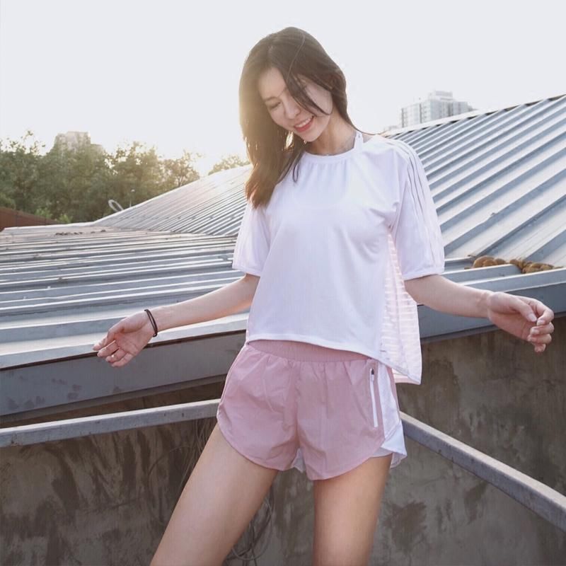 40岁老妈穿这身瑜伽服去健身，光背影就撩动很多人的心，美翻了