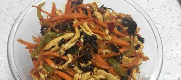  洗好备用：四川传统美食，鱼香肉丝，秋季吃饭的必选，隔三差五吃一次！