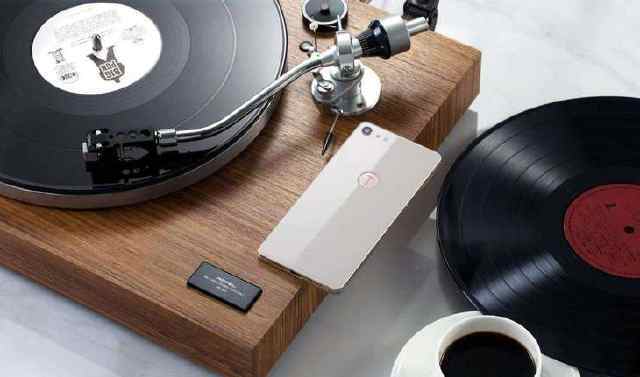 坚果R1最佳搭配,锤子无线充电板首曝光,速度超