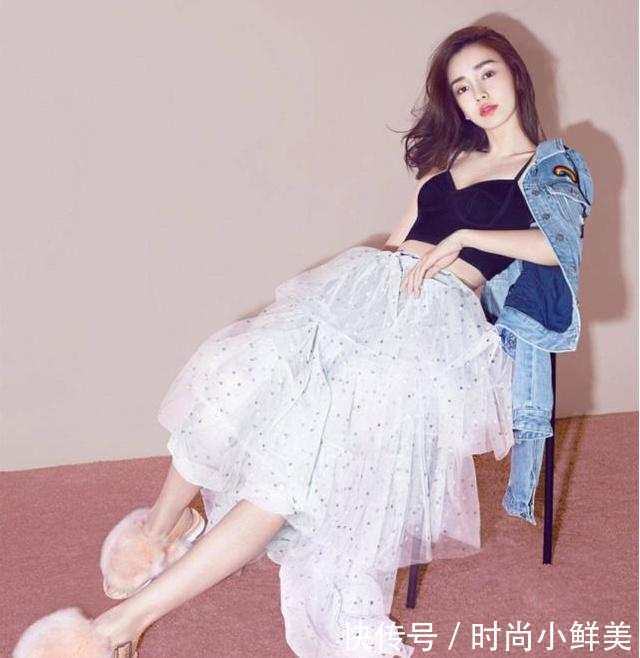 杨颖真只有168？穿高腰裙搭T恤秀腿，网友：这腿比P过的还美