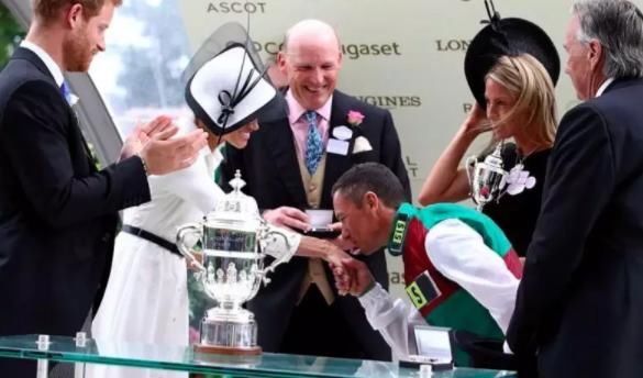 英国皇家赛马会=年度心机大会，梅根凯特大PK，你站哪一个?