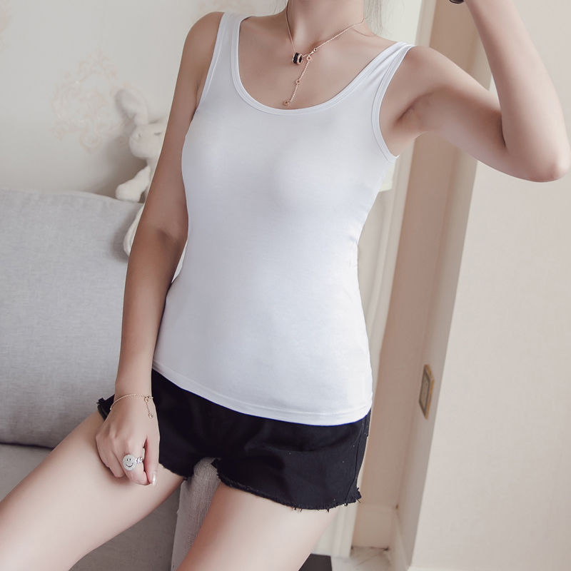 女人爱美可以先这样穿吊带，魅力性感又漂亮，看不出你的真实年龄