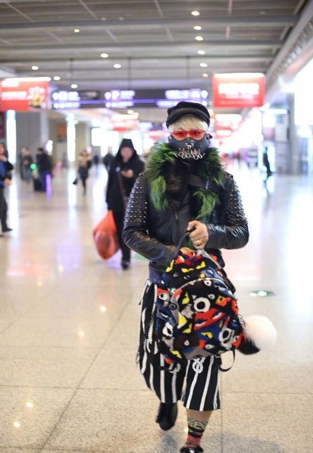 陈志朋走上国际不再妖媚，时装周造型太高级，终于给国人长脸了！