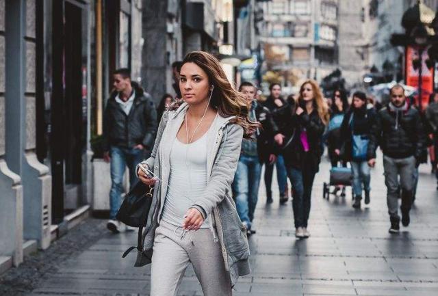 首个对华免签的欧洲国,是中国“铁哥们”,连路标都用汉字