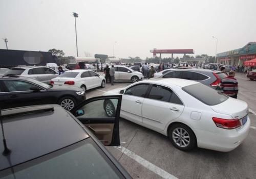  「高速」开车跑高速，老司机常说“逢三必进”是啥意思？很多人