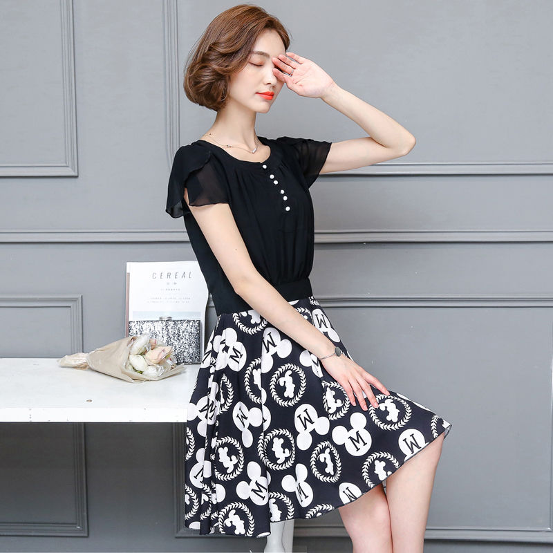 丰满的女人别穿丝袜,性感连衣裙!浓浓的女人味挡也挡不住